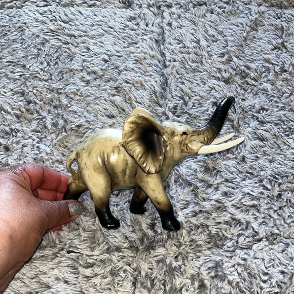 Vintage Lefton H2675 porcelain decorative lucky elephant figurine. - Picture 5 of 7